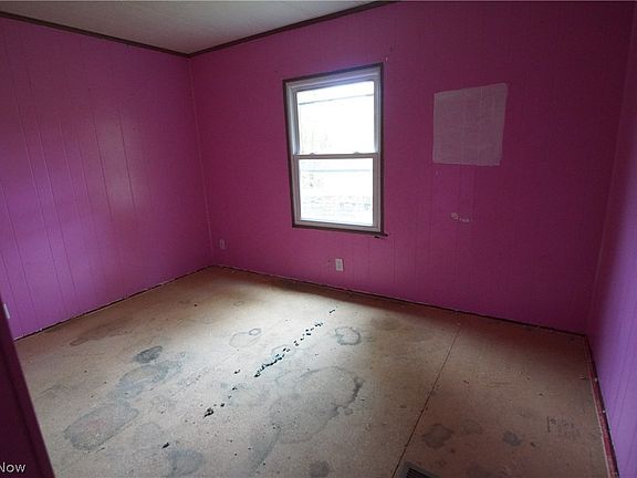 3rd image of 575 Grant St