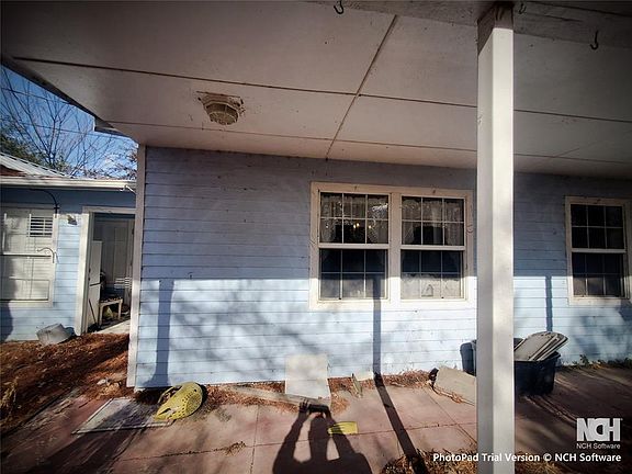 3rd image of 37 Lakeaire Dr