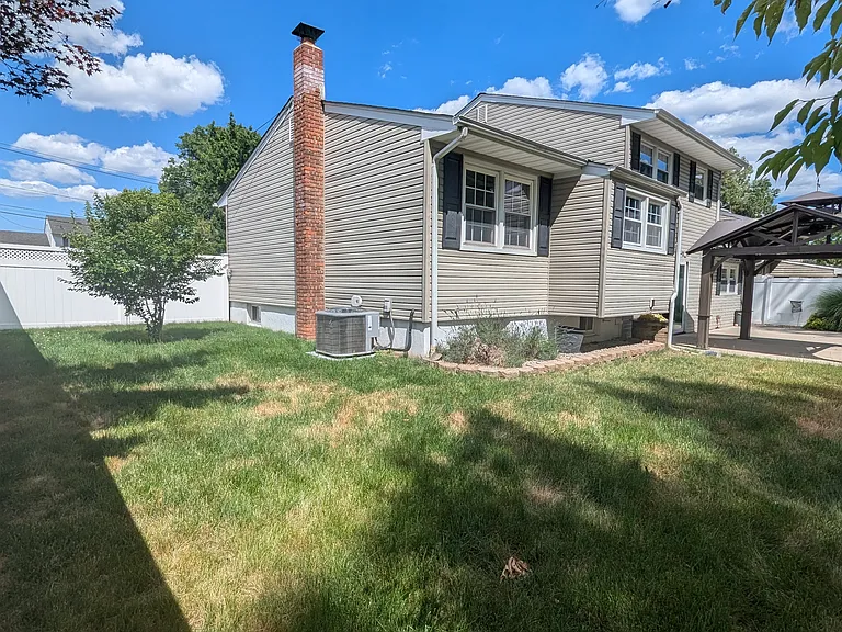 802 Riverbend Dr — Photo 20