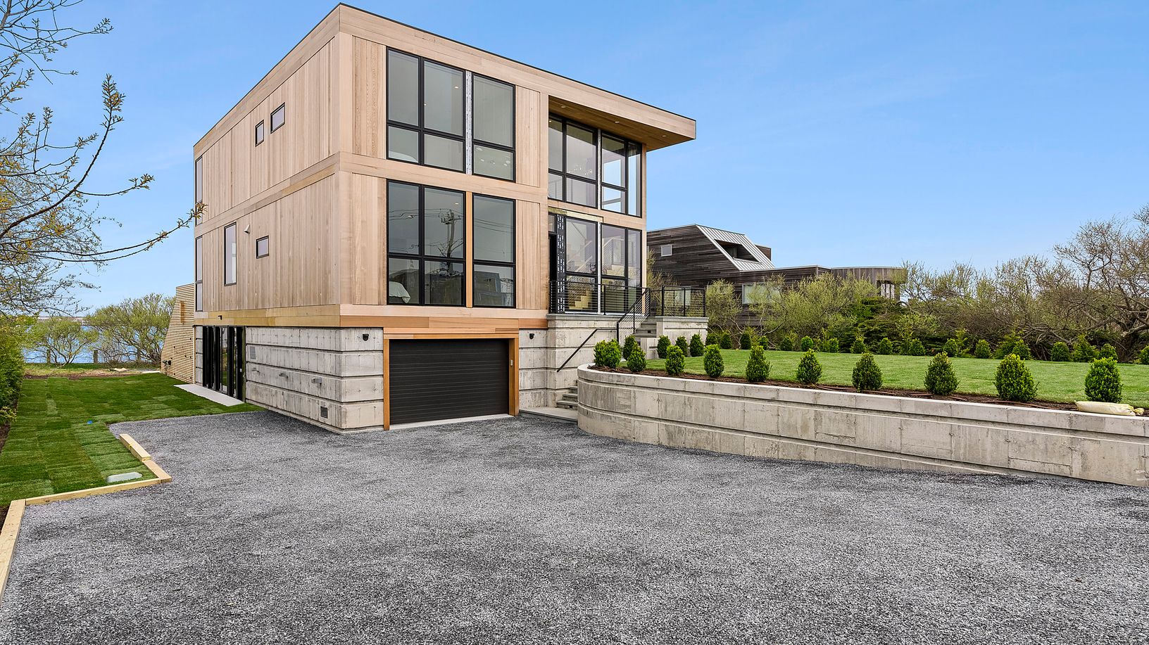  Ample parking 