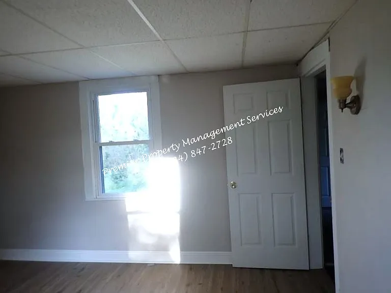 1129 Main St — Photo 3