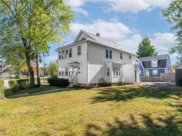 116 Bishop Ave, Rumford, RI 02916