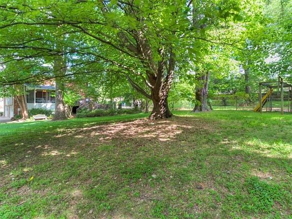 3rd image of 4462 Kings Chase NE