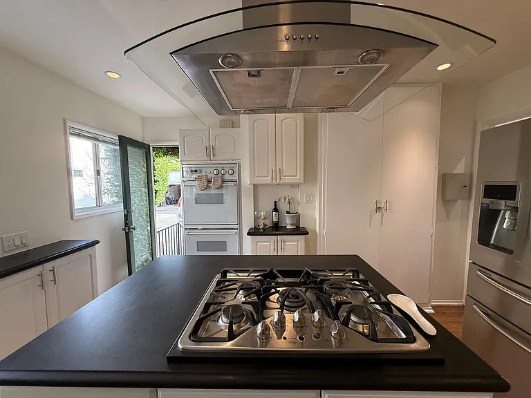 8748 Ashcroft Ave — Photo 24