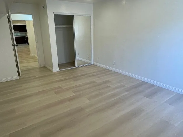 204 Street — Photo 8