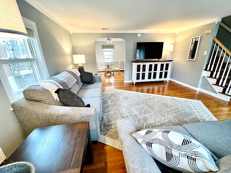 1021 Edgemoor Ct — Photo 5