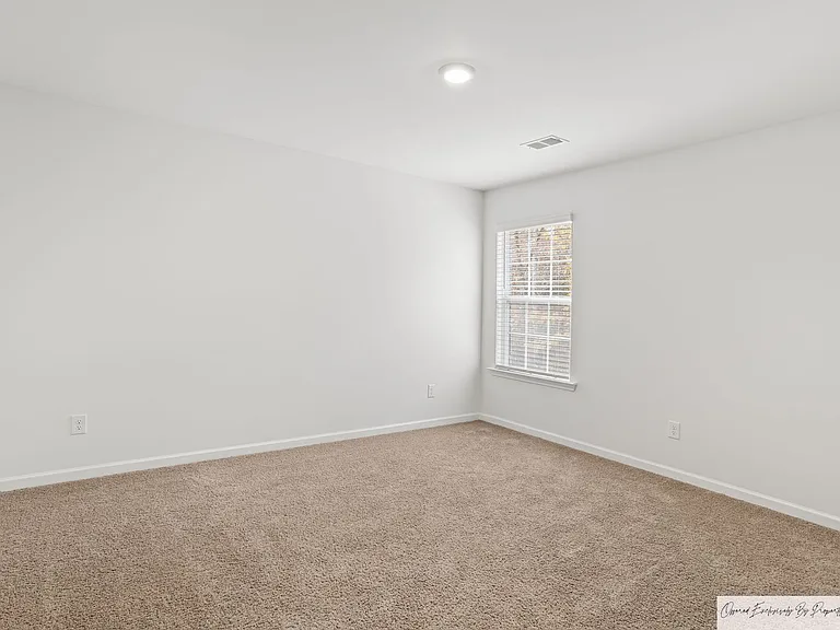 568 Stone Hollow Dr — Photo 31