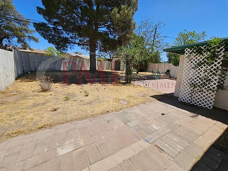 1735 S Locust St — Photo 25