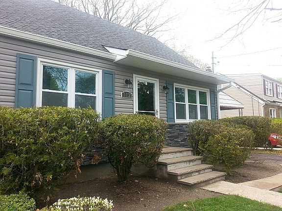 112 Scott Avenue_FRONTLAWN