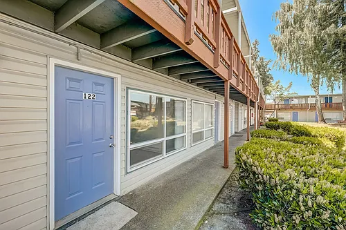 Brentwood Apartments Photo 1