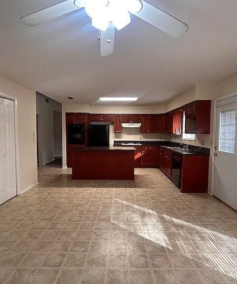 1522 Woodberry Dr — Photo 1