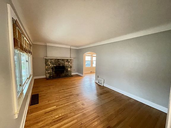 4th image of 1103 McLean Ave