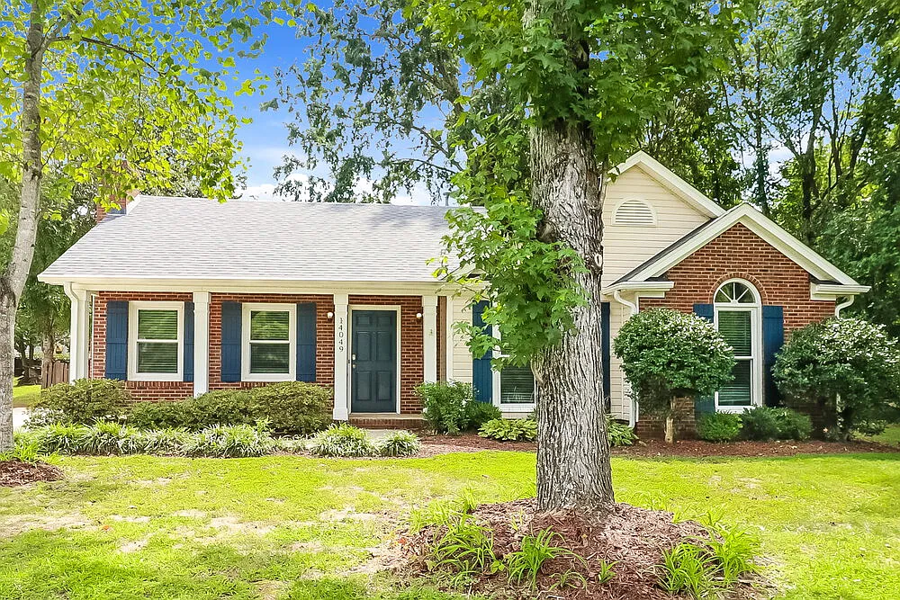 3 bed, 2.0 bath, 1264 sqft, $2,215 — Photo 3
