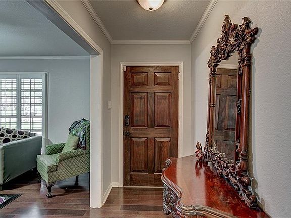 4th image of 613 E Barksdale Dr