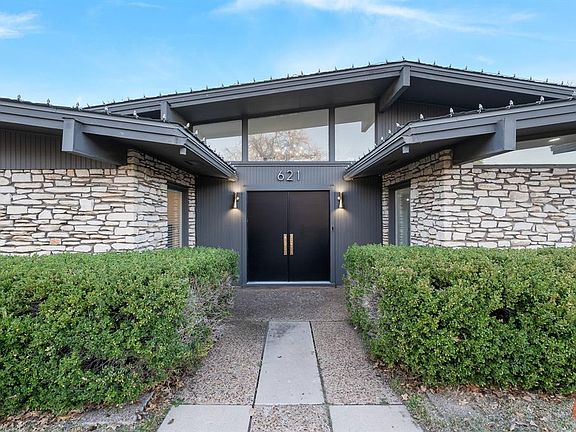 2nd image of 621 Oakpark Dr