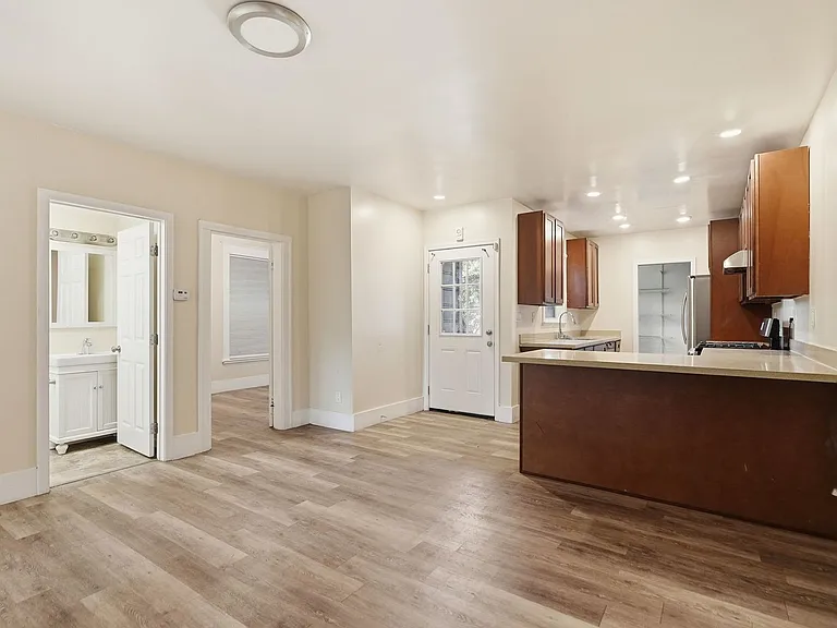 2533-2535 Filbert St — Photo 35