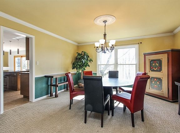 3rd image of 519 Tulip Cir