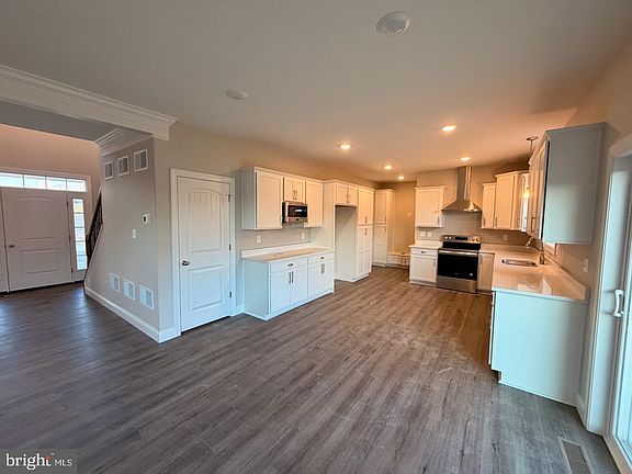 3rd image of 1516 Sherry Dr