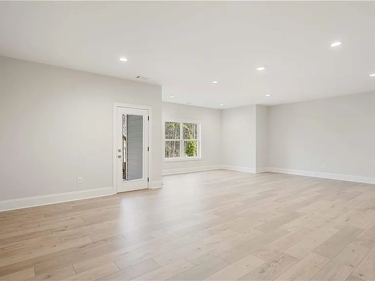 126 Spaulding Ln — Photo 37