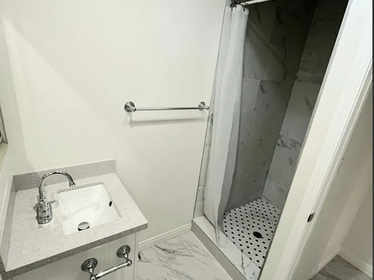 5051 Whitsett Ave #2330 — Photo 13