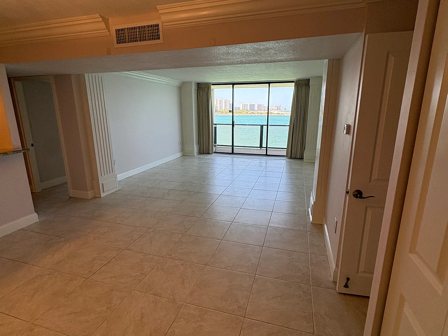 450 S Gulfview Blvd — Photo 3