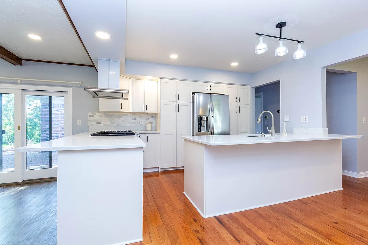 Building Photo - 5190 Babbit Dr