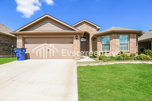 805 Hutchins Dr Photo 1