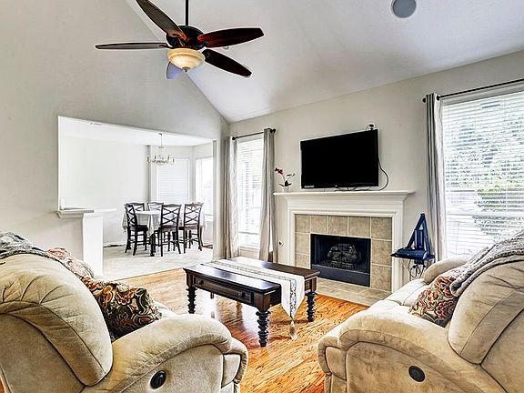 3rd image of 18530 Autumn Park Dr