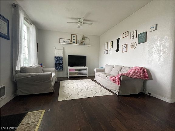 2nd image of 904 Avenue G