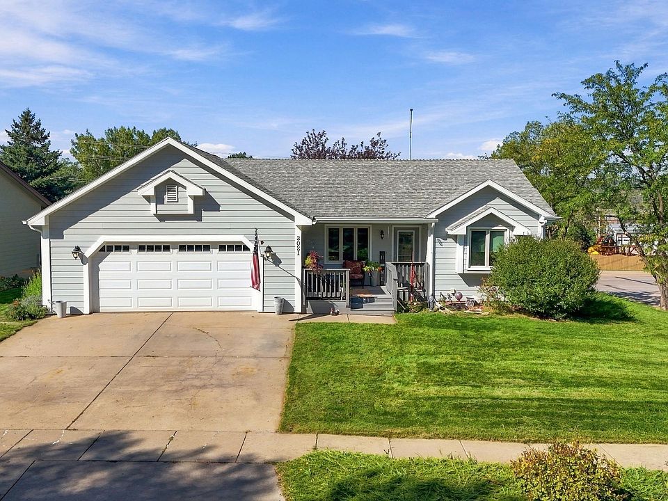 1st image of 3021 Roxbury Cir
