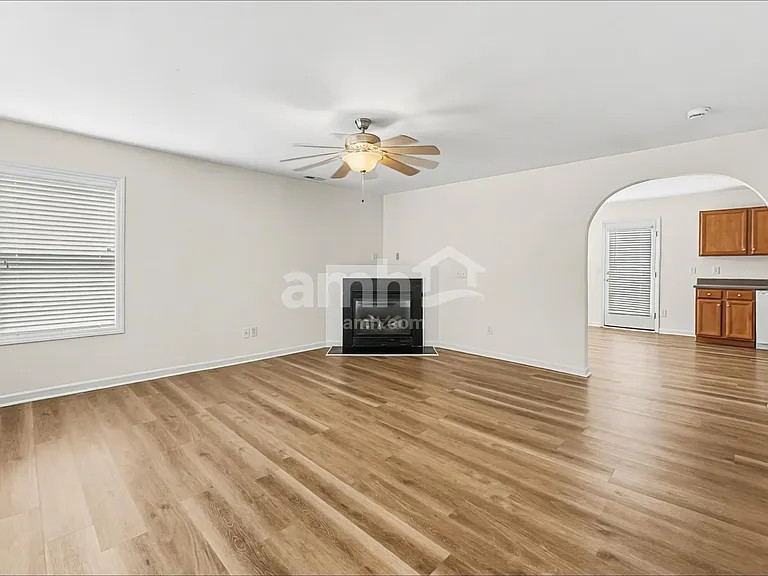 611 Blue Lake Dr — Photo 6