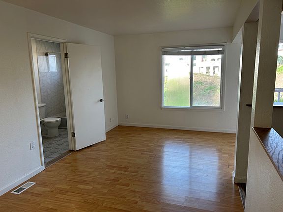 5th image of 107 Wavecrest Ave #B