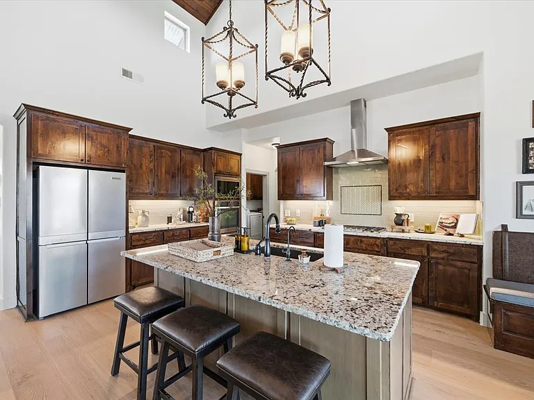 570 S Point Ct — Photo 26
