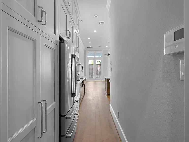 3420 W 12th St — Photo 12
