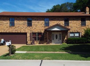 5626 Hillridge Ct, Saint Louis, MO 63128