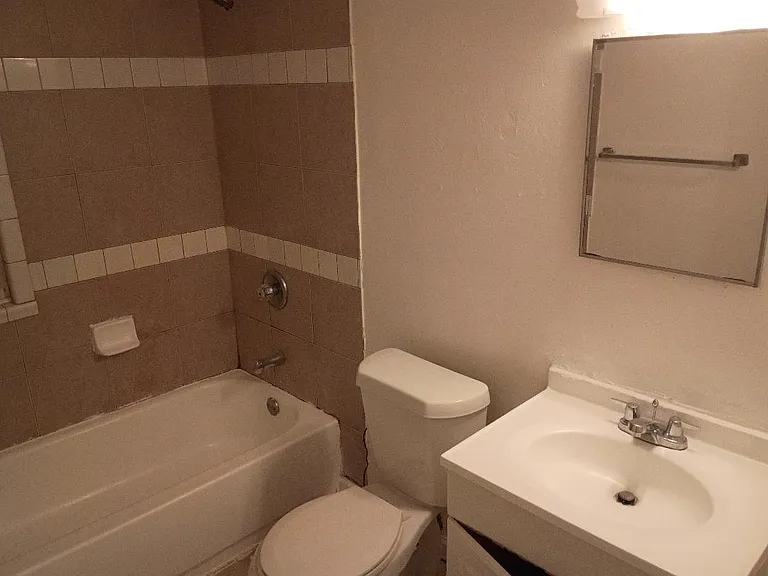 3282 Russell St — Photo 6
