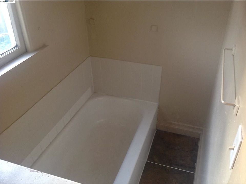 2nd image of 1227 92nd Ave