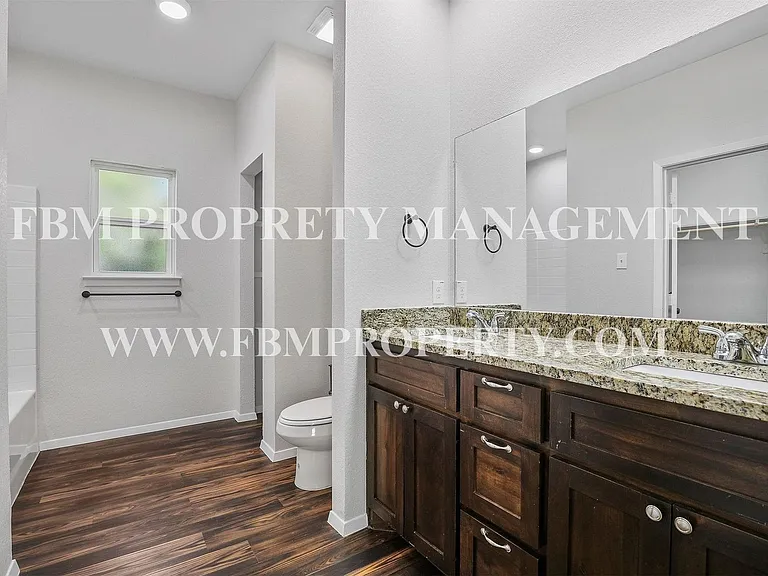820 Rose St #B — Photo 12