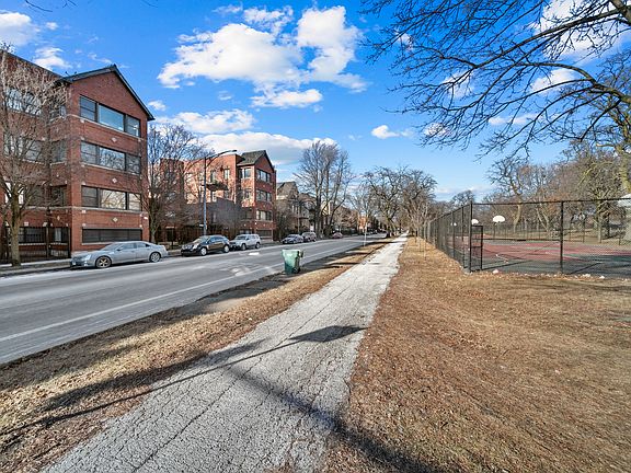 5th image of 5936 S King Dr Unit 3