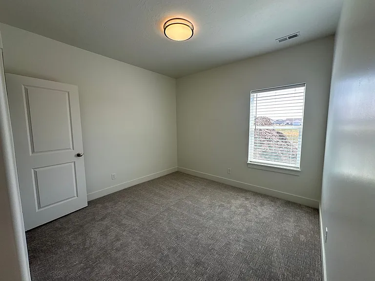 604 S 2355 W — Photo 10