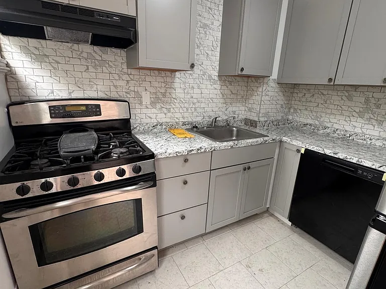 46 N Gilmore Blvd — Photo 20
