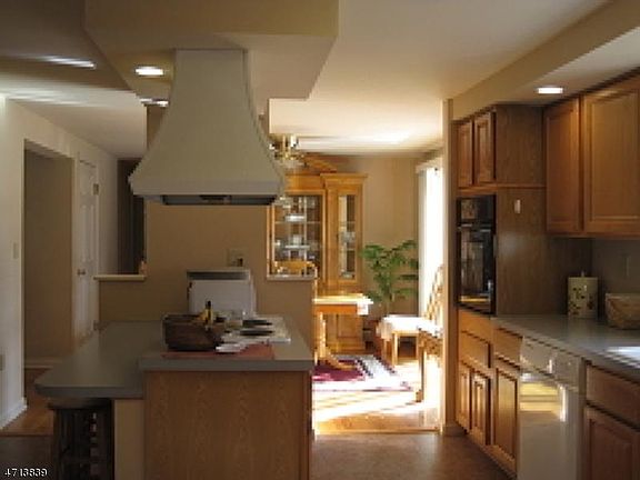 3rd image of 17 Silver Fox Ln