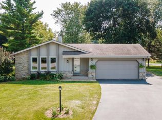 271 S Sumac Ct, Oconomowoc, WI 53066