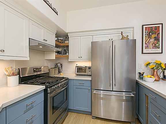 4th image of 404 N Horne St Unit 22