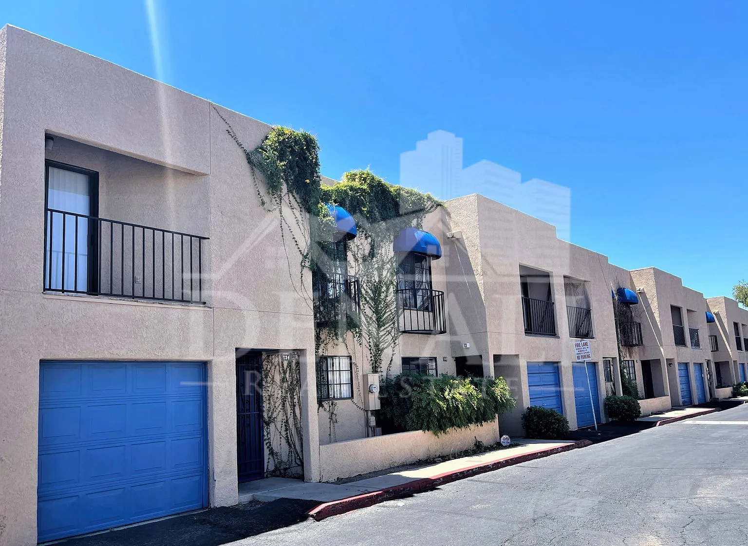 3 bed, 2.5 bath, 1234 sqft, $1,595 — Photo 1