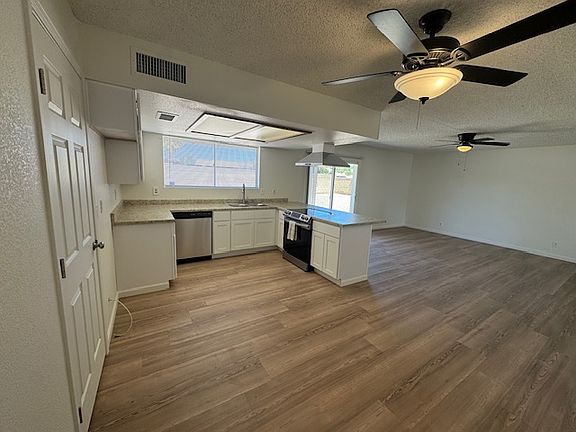 5th image of 2766 E Irwin Ave