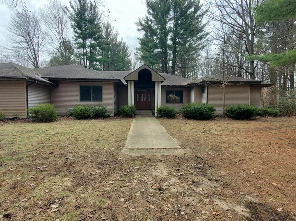 2833 58th St, Fennville, MI 49408