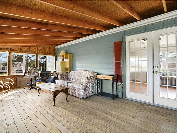 4th image of 3023 Sea Shore Dr