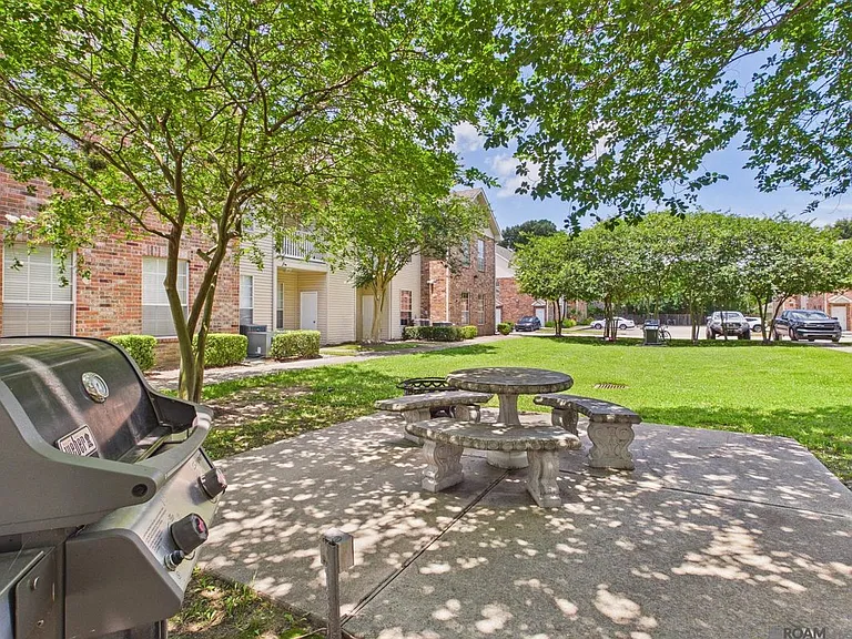 4441 Burbank Dr #601 — Photo 10