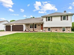 216 Riva Ridge Ln, Neenah, WI 54956